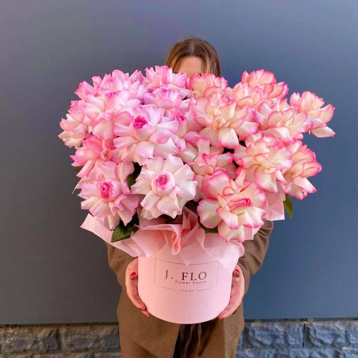 25 Французских роз микс в боксе в Тюмени