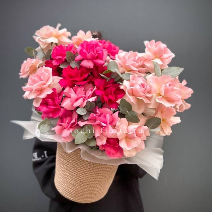 23 Французские розы Микс в боксе в Тюмени