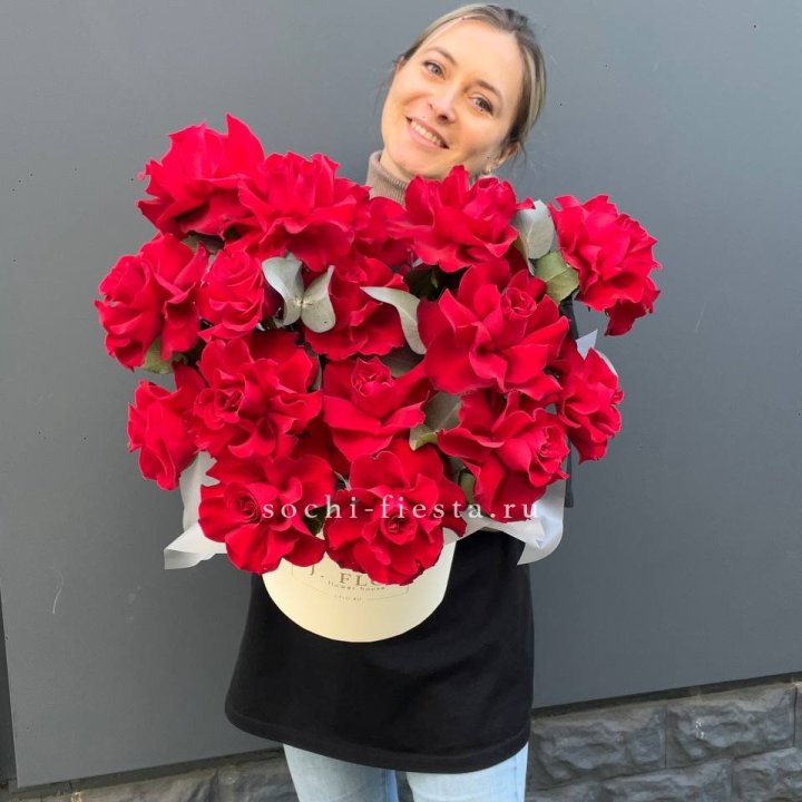 17 Французских роз в боксе в Тюмени