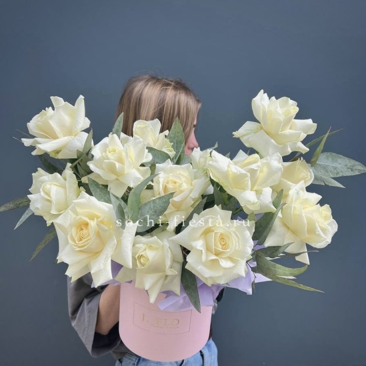 15 Французских роз в боксе в Тюмени