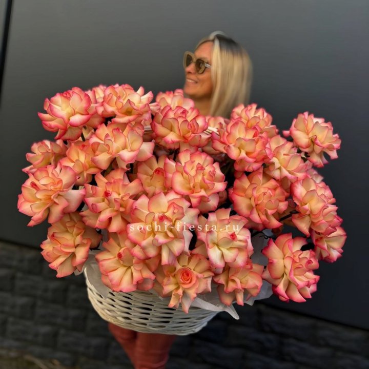 45 французских роз Джумилия в корзине в Тюмени