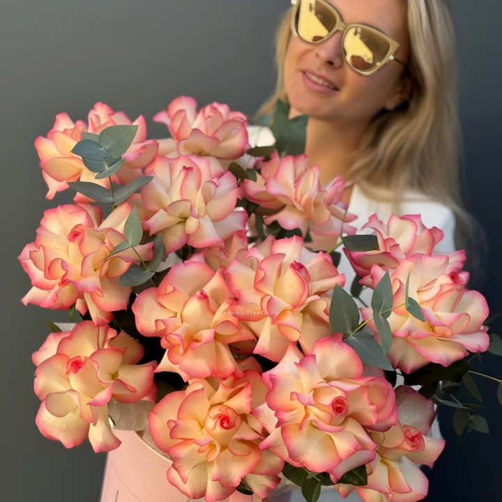 15 французских  роз Джумилия в боксе в Тюмени