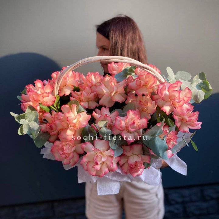 25 Французских роз Джумилия в корзине в Тюмени