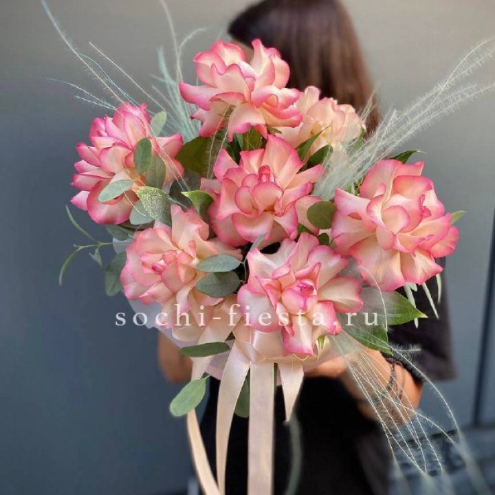 9 Французских роз Джумилия в боксе в Тюмени