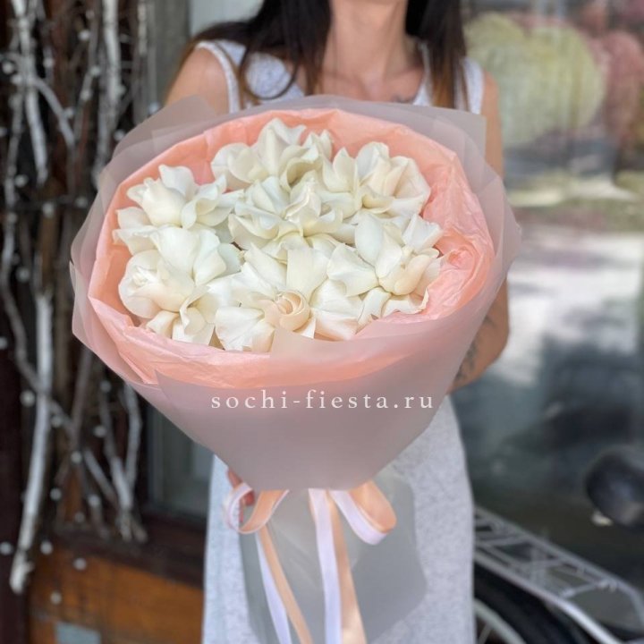 7 Белых французских роз в Тюмени