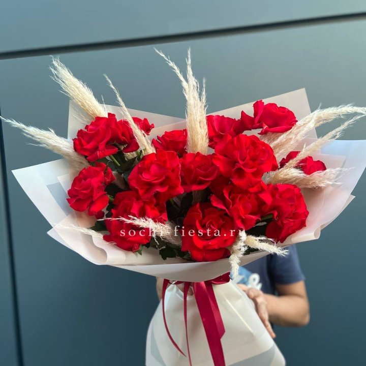 15 Красных французских розы в Тюмени