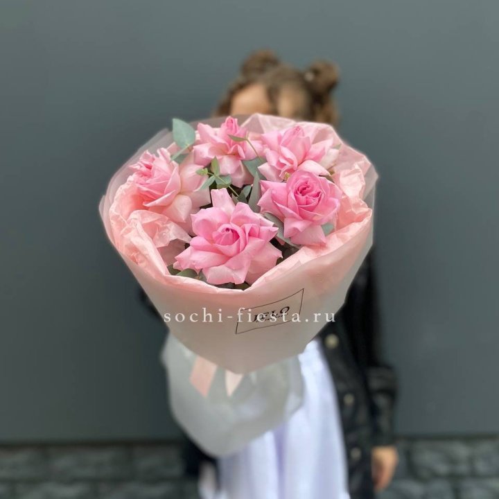 5 французских розовых роз  в Тюмени
