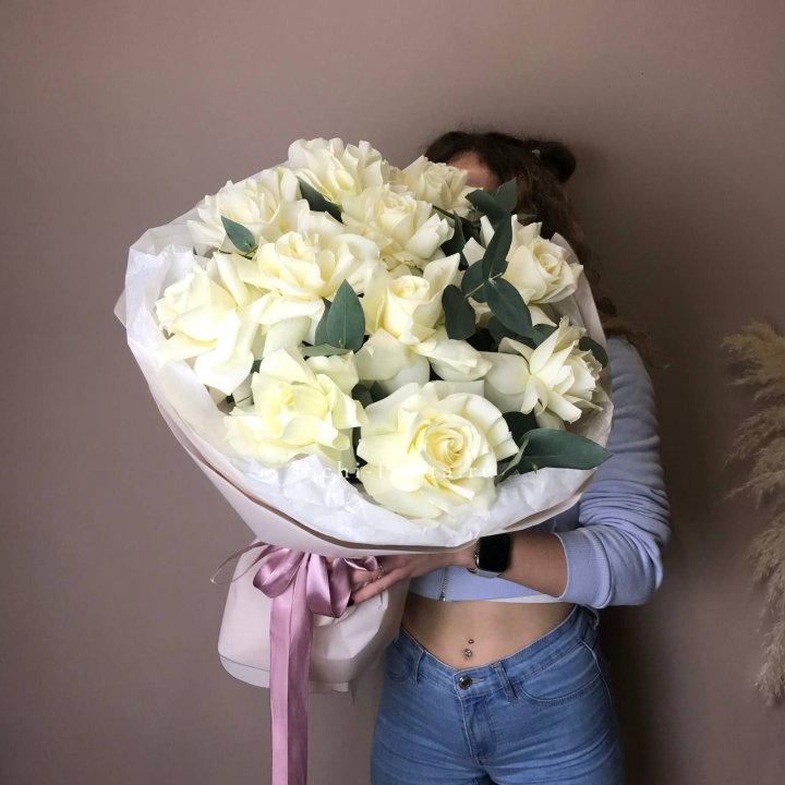 11 Белых французских роз "Вайт найс" в Тюмени