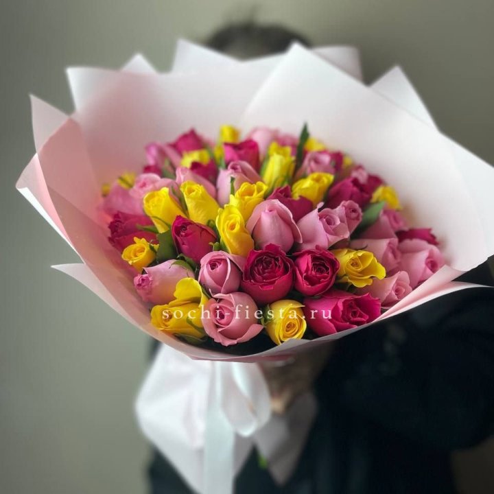 Букет из 51 розы Микс (Кения) в Тюмени