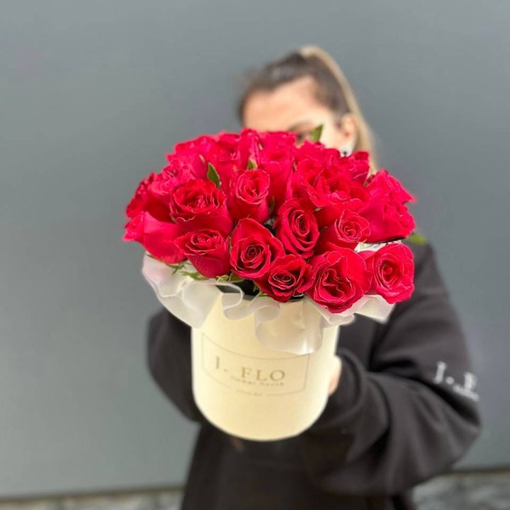 27 кенийских роз в боксе в Тюмени