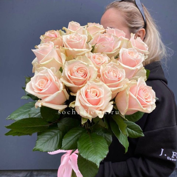 15  кремовых высоких роз в Тюмени