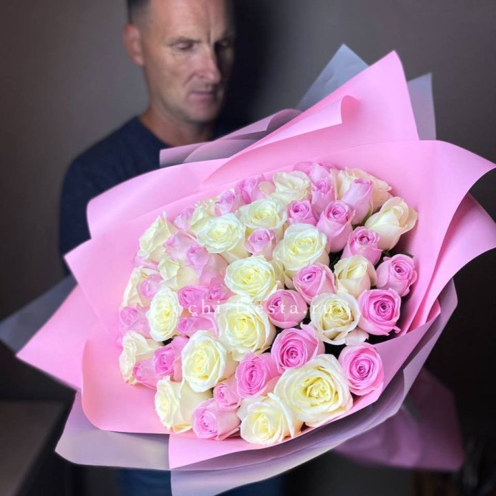 51 белых и розовых роз в Тюмени