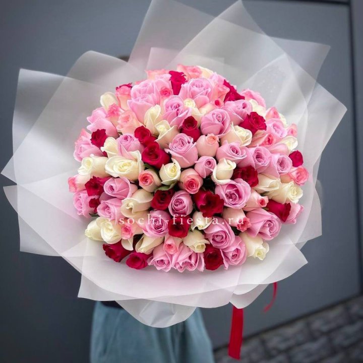 101 разноцветная роза "Карусель" в Тюмени