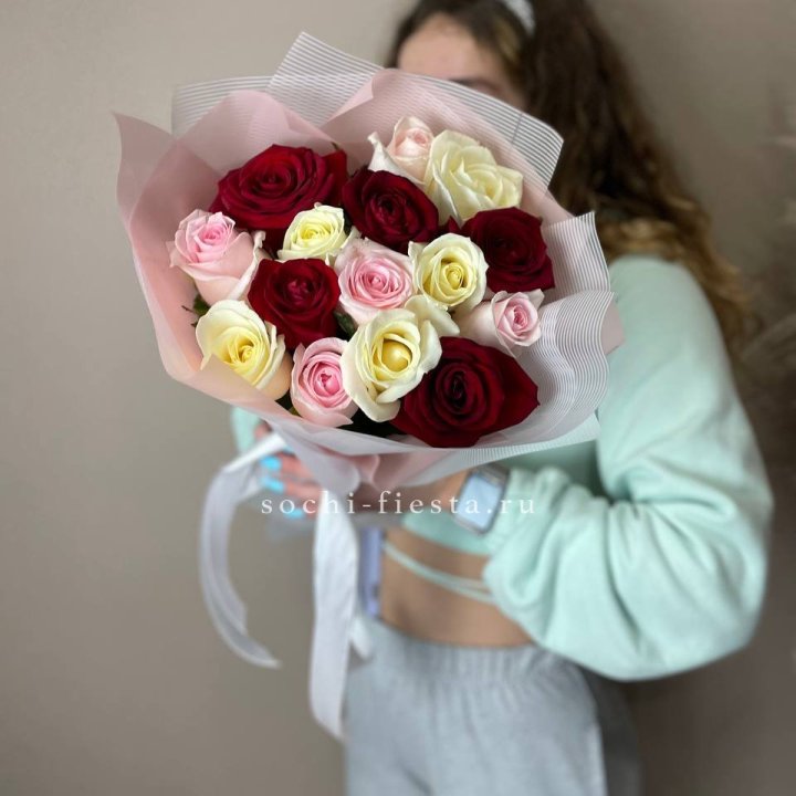 15 роз "Карусель" в Тюмени