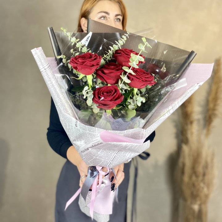 5 красных роз в Тюмени