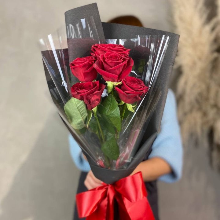5 роз ред наоми в Тюмени