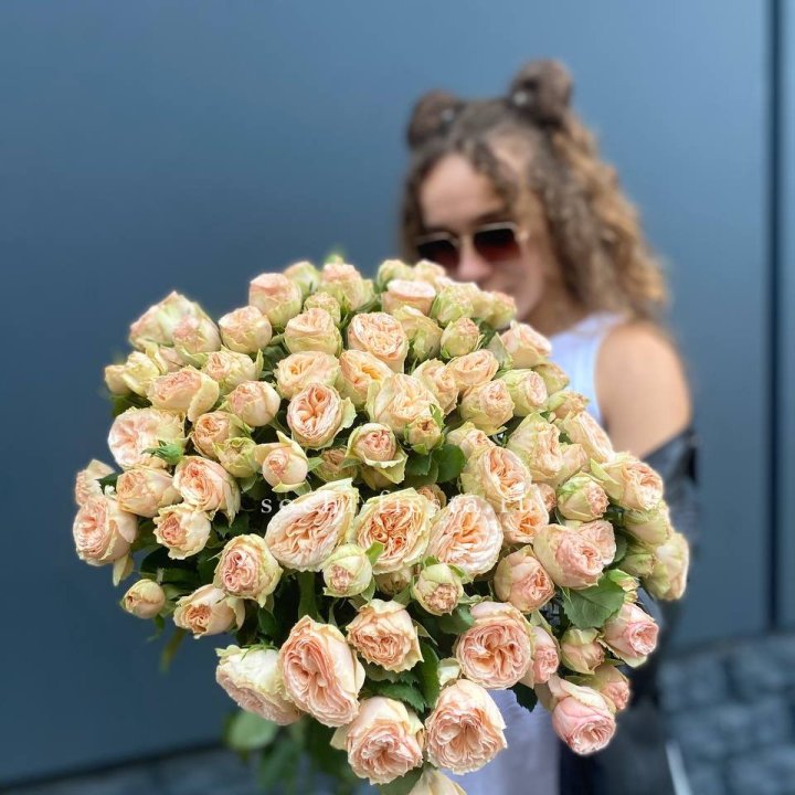 25 пионовидных роз в Тюмени