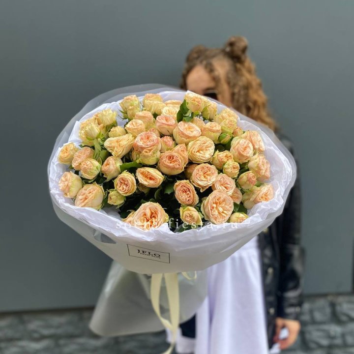 15 пионовидных роз в Тюмени