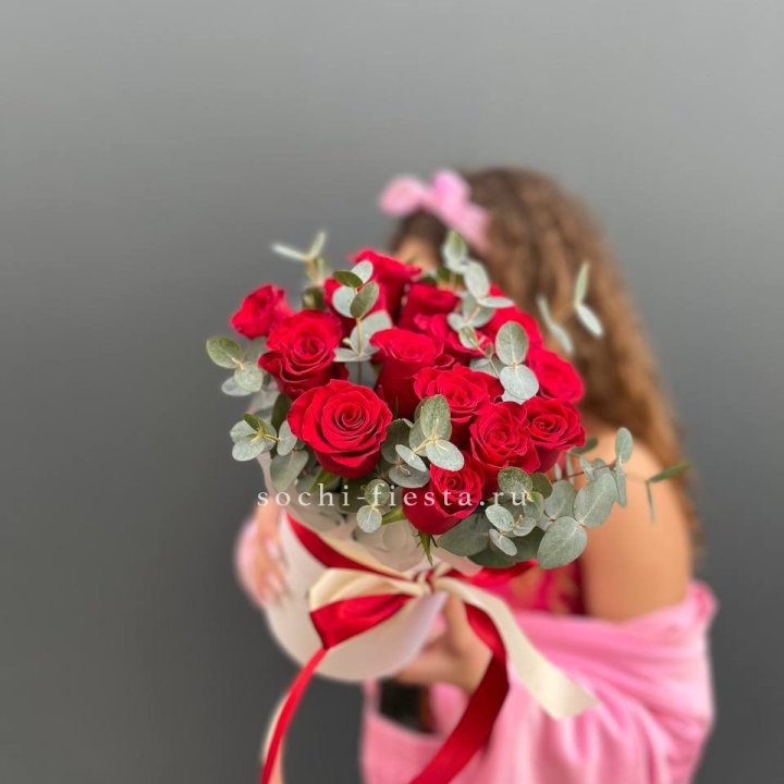 15 Красных роз в боксе №2 в Тюмени