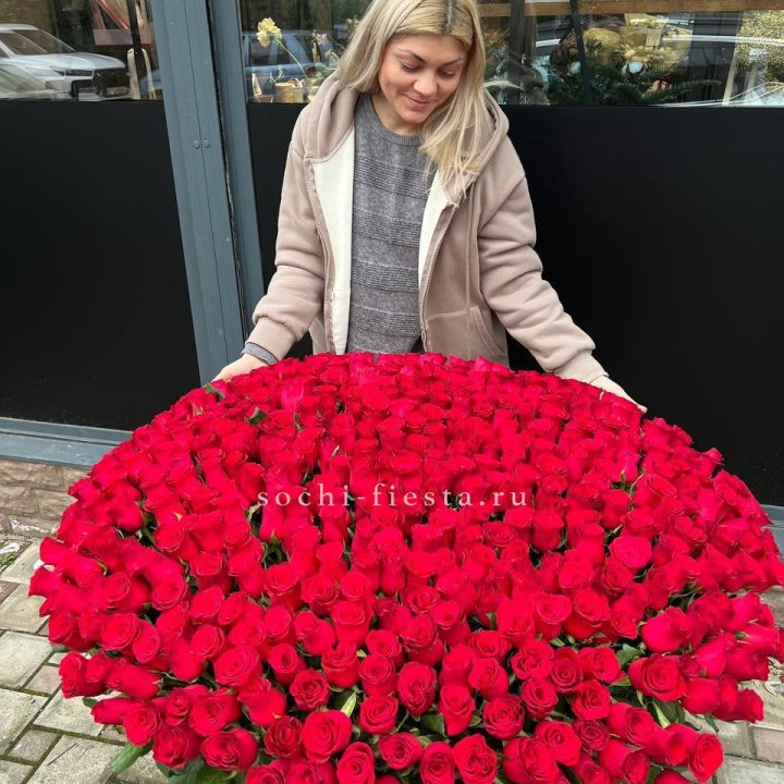 501 красная роза в корзине в Тюмени