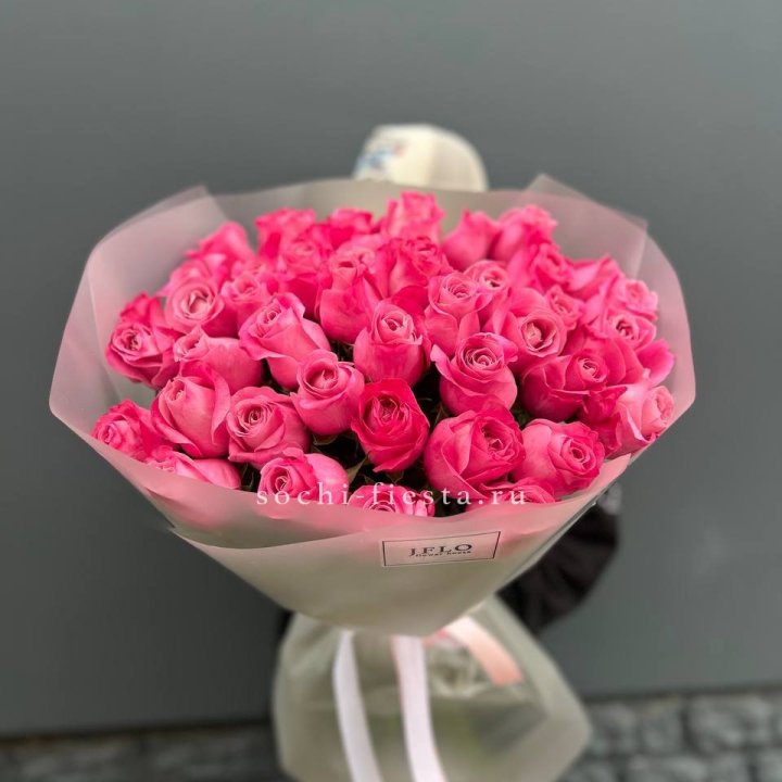 Роза малиновая в Тюмени