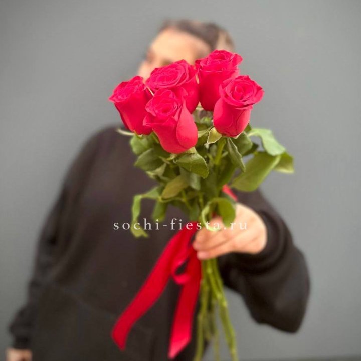 Букет 5 красных роз  в Тюмени