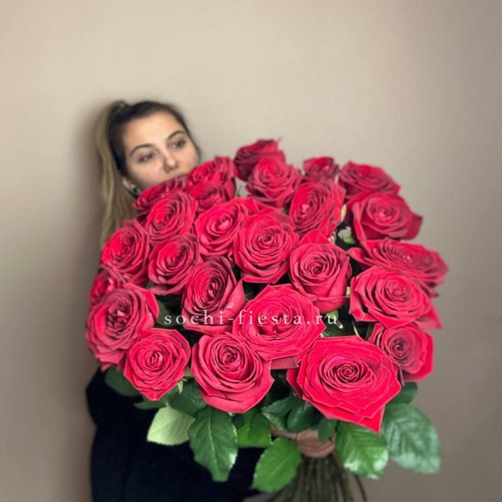25 высоких роз в Тюмени