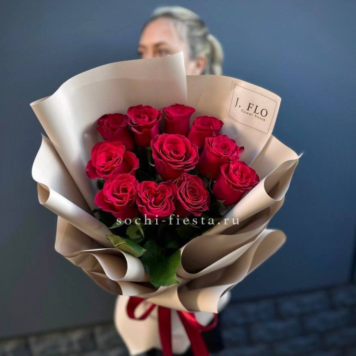 Букет красных роз "Наоми" в Тюмени
