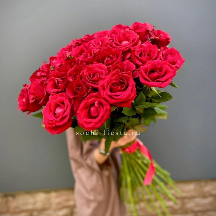 51 высокая красная роза в Тюмени