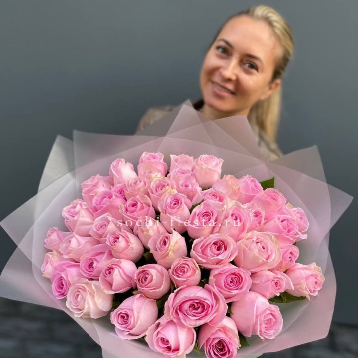 51 розовая роза в Тюмени