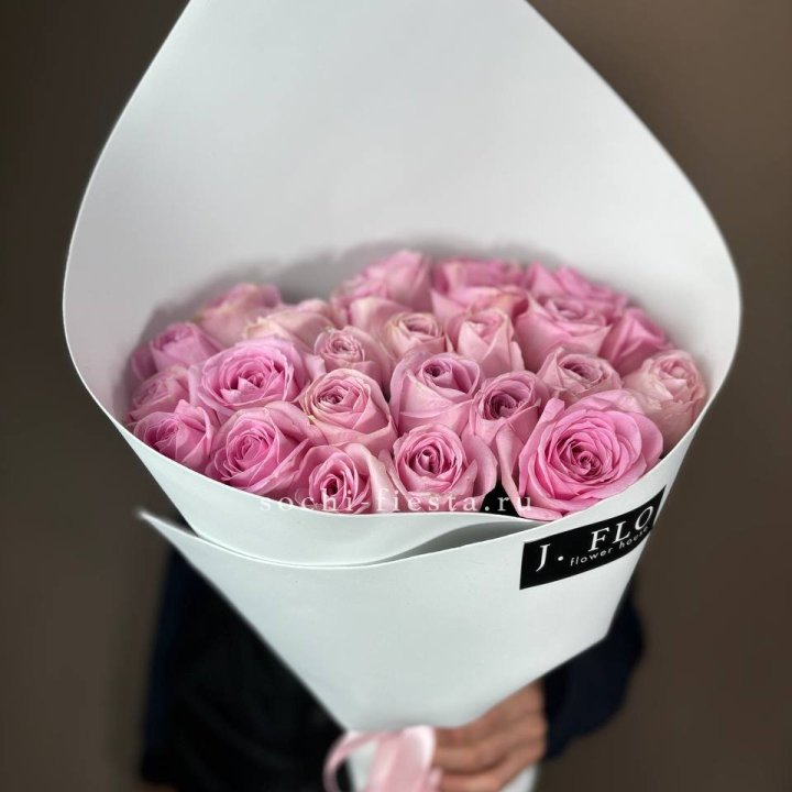 25 розовых роз в Тюмени