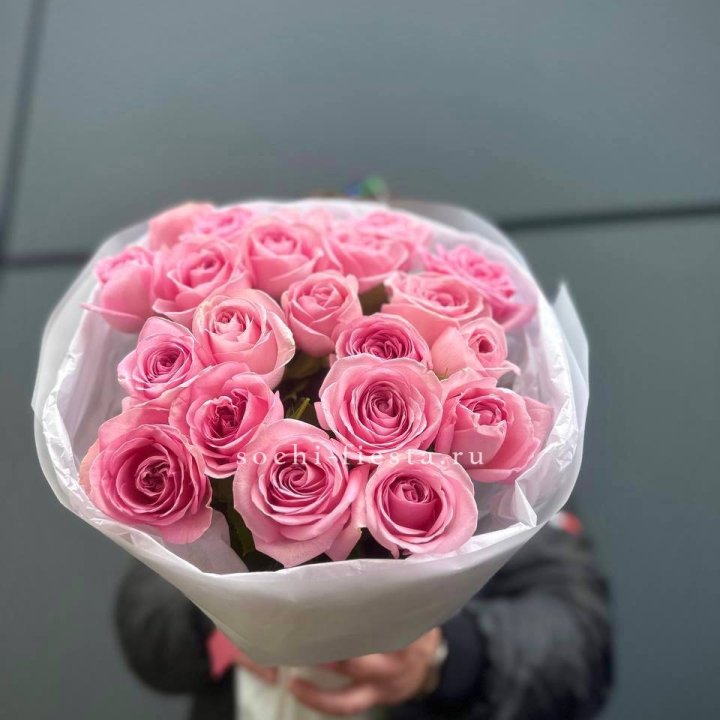 21 Розовая роза в белом в Тюмени