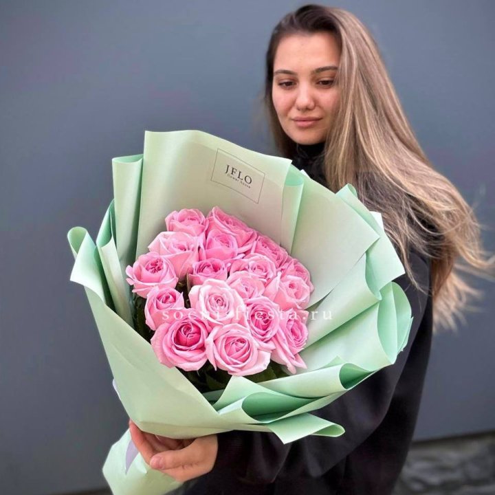 17 розовых роз в Тюмени