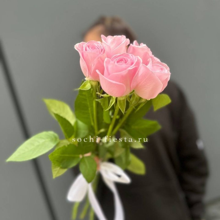 Букет 5 розовых роз  в Тюмени
