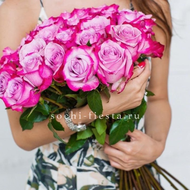 Букет высоких роз Ди перпел в Тюмени