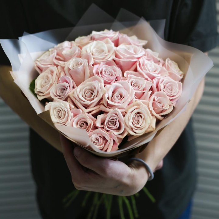 27 кремовых роз в Тюмени