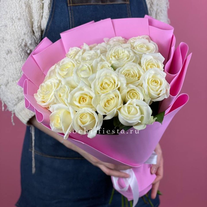 25 белых роз в Тюмени