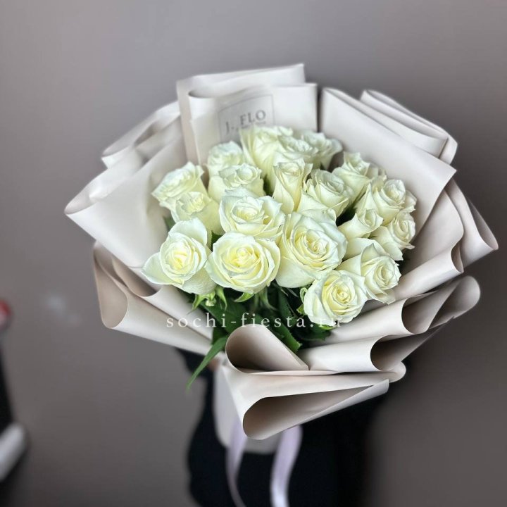 19 белых роз  в Тюмени