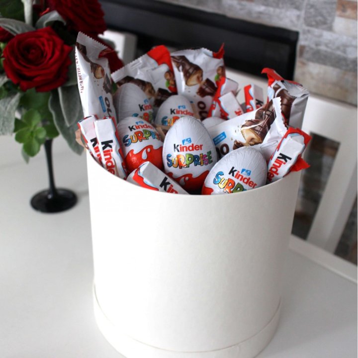 Коробка с киндерами  в Тюмени