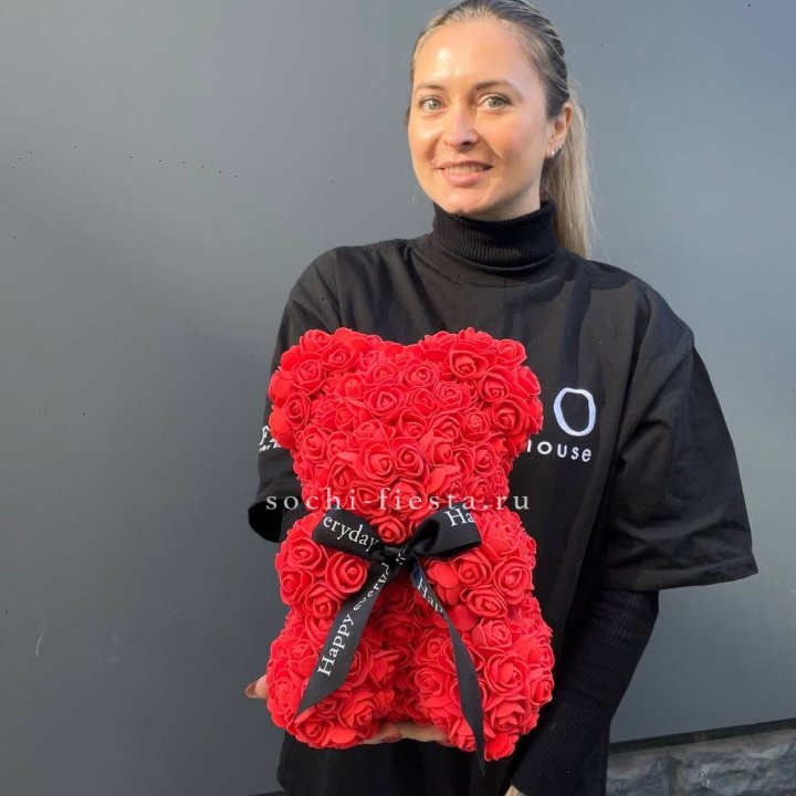 Медведь из роз красный в Тюмени