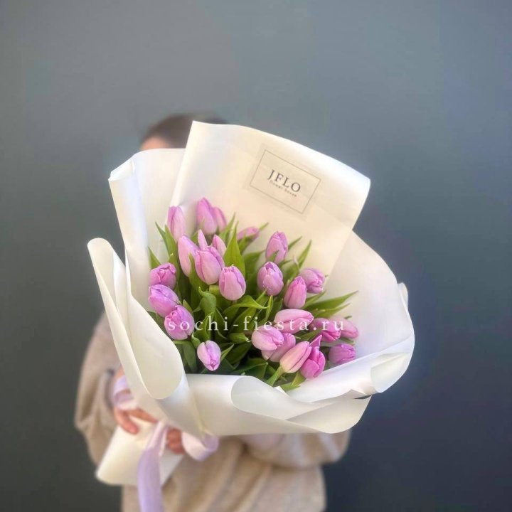 25 сиреневых тюльпанов в Тюмени