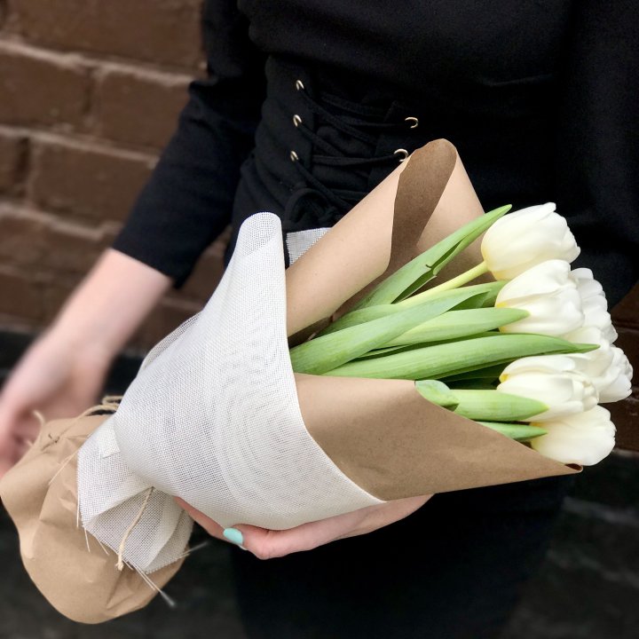 Букет белых тюльпанов в Тюмени