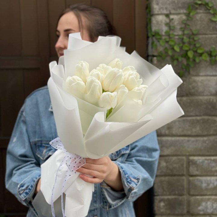 Букет белоснежных тюльпанов в Тюмени
